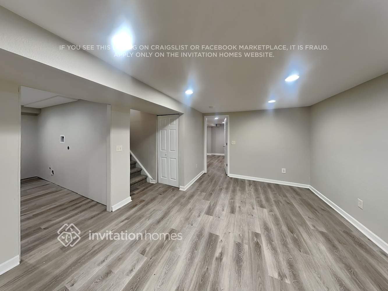 Building Photo - 7113 W Hinsdale Dr