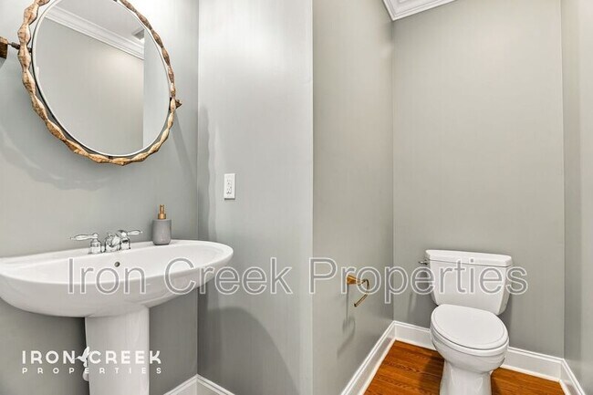 Building Photo - 1672 Olmsted Dr