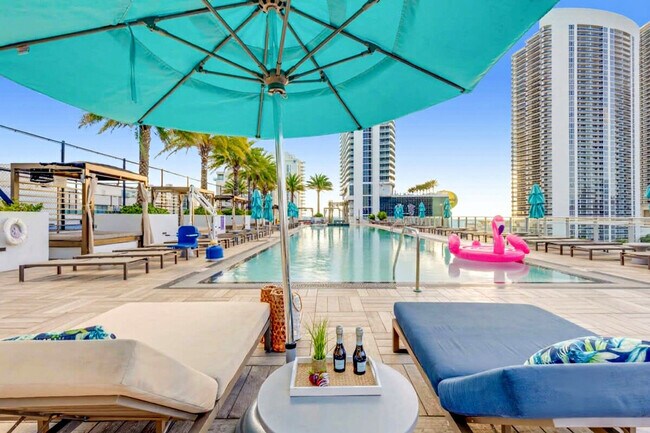 Building Photo - 4010 S Ocean Dr