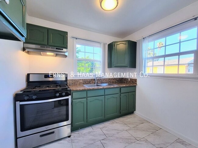 Building Photo - 244 1/2 E. 56th St.-