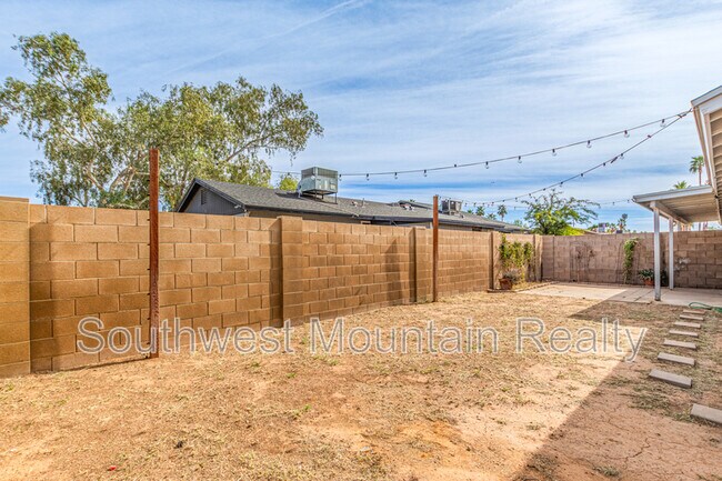 Building Photo - 4744 E Camino St