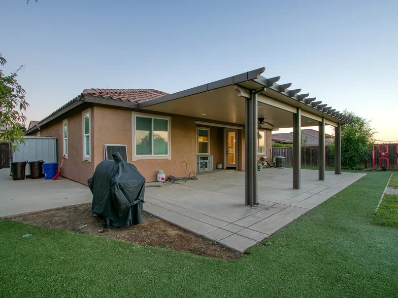 Building Photo - 38152 Mulligan Dr