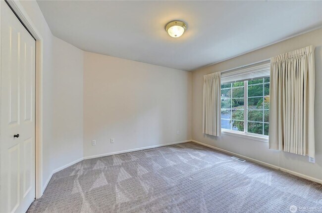 Building Photo - ? Stunning 4BR/3.5BA Home in Lake Forest P...