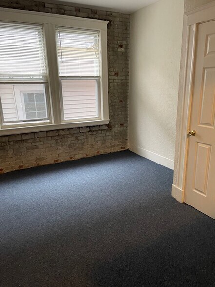 Building Photo - 117A Hawthorne St