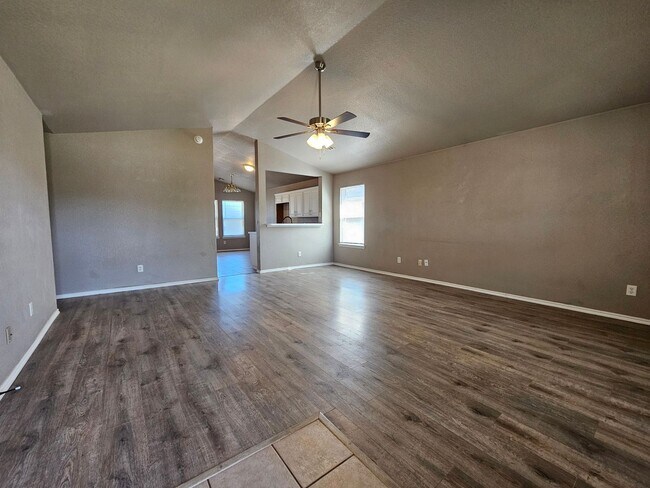 Building Photo - 2713 Edgemere Dr