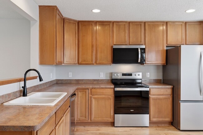 Building Photo - 15130 Fanning Dr N