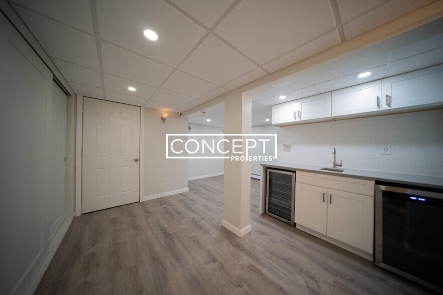 Building Photo - 12-14 Richardson Unit 1