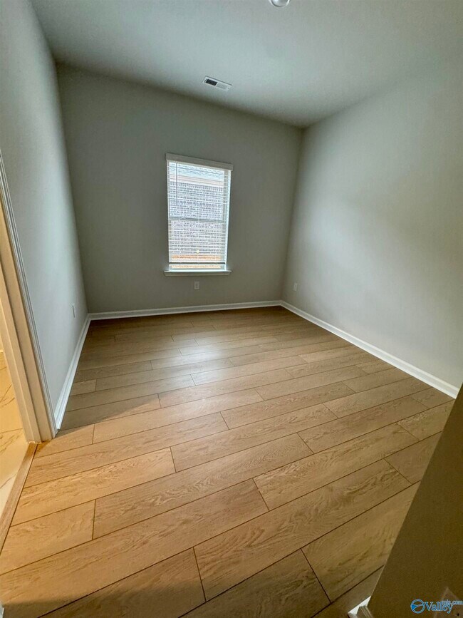 Building Photo - 207 Stockyard Cir