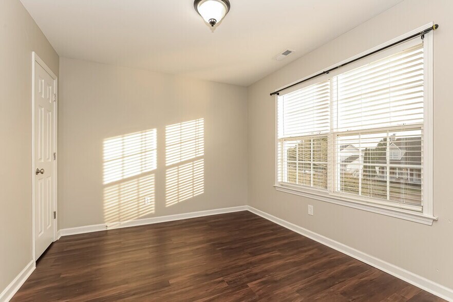 Building Photo - 2648 Hansford Dr