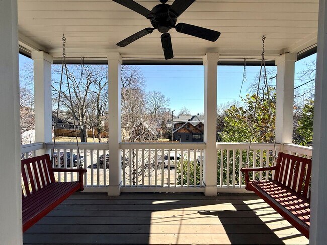 Building Photo - WALK TO 8TH AVE AND 12 SOUTH!  Beautiful 3/2.5 home with garage on 10th Ave S