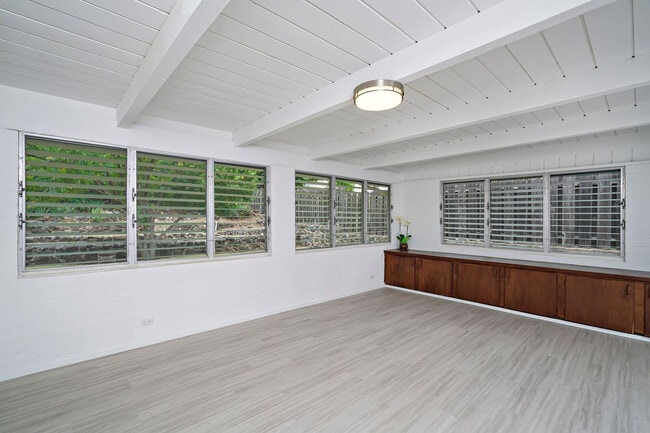 Building Photo - 735 Kapulena Loop