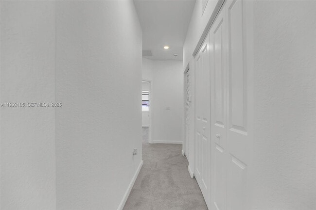 Building Photo - 2425 SE 28th Dr