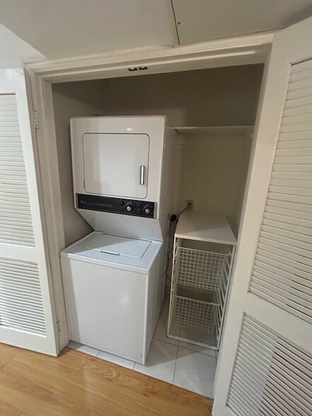 Building Photo - 4000 W Victory Blvd