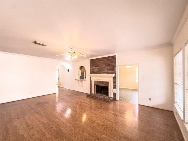 Building Photo - 16714 Colony Terrace Dr