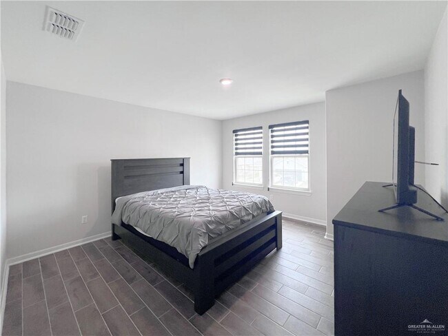 Building Photo - 34 N Rocky Rose Ave