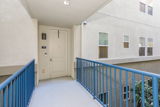 Building Photo - Spacious Condo in Downtown Long Beach!