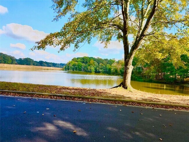 Building Photo - 2990 Summit Ridge