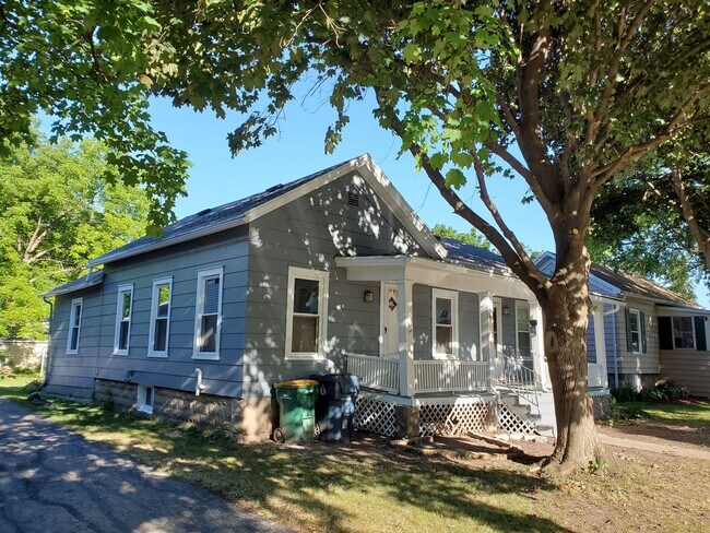 Building Photo - 31/33 S Butler St