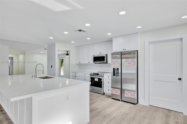 Building Photo - 1911 NW 40th Ct