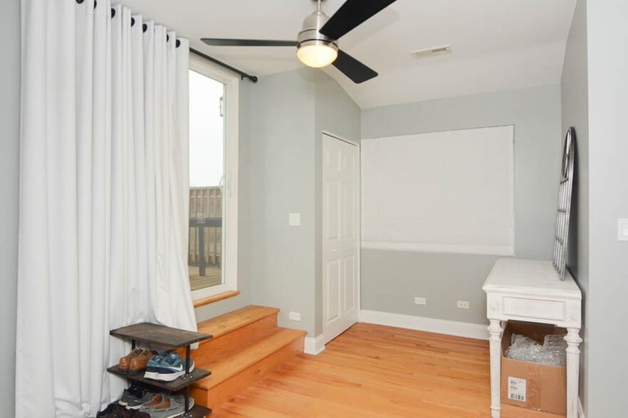 Building Photo - 947 N Winchester Ave