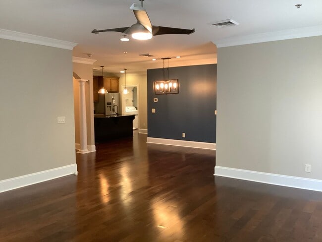 Building Photo - Newly Renovated! Music Row Gated Condo