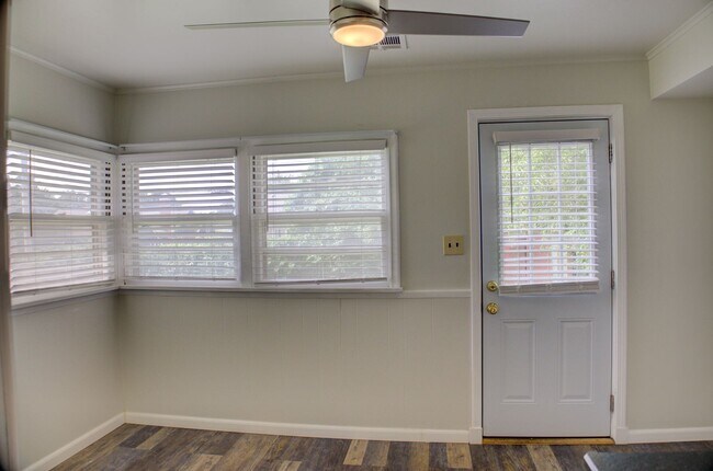 Building Photo - Well Maintained Midtown Home