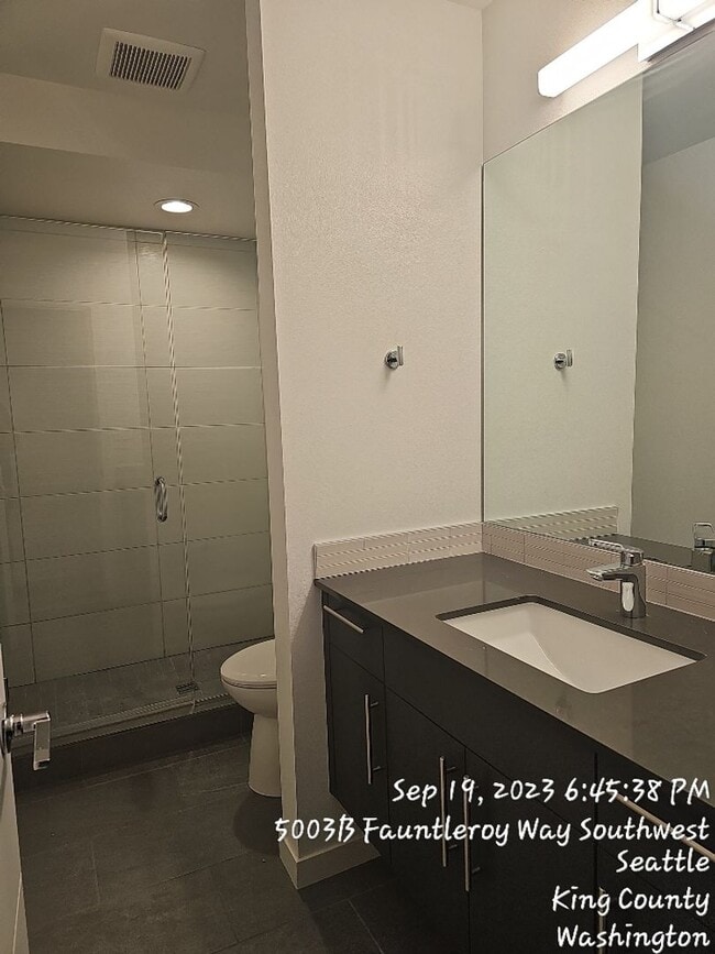 Building Photo - West Seattle townhome - 3 bedroom 3.5 bath...