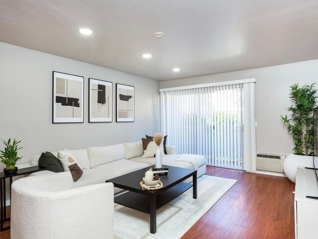 Building Photo - Impressive, 2 BD/2BA, condo available for ...