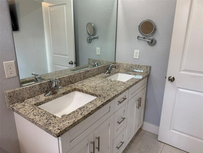 Building Photo - 1821 E Eskimo Ave