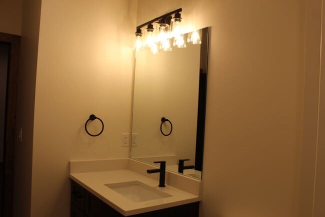 Building Photo - K573LI