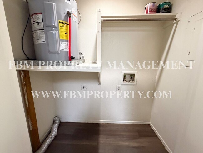 Building Photo - 804 Biloxi Dr