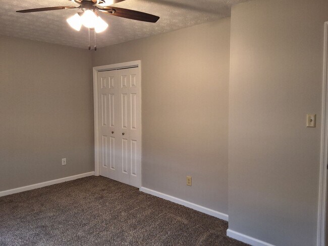 Building Photo - Strawberry Plains, 37871 - 3 bedroom, 2 ba...