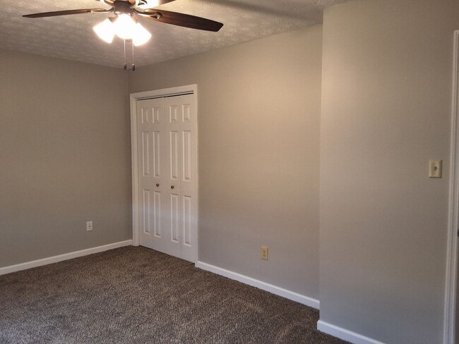 Building Photo - Strawberry Plains, 37871 - 3 bedroom, 2 bath home - Contact Sharon Arnwine (865) 313-7215