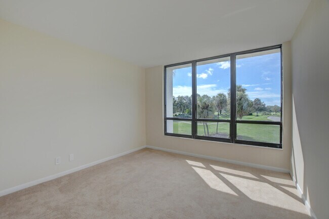 Building Photo - 6797 Willow Wood Dr