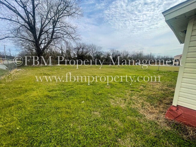 Building Photo - 1312 N Shawnee St