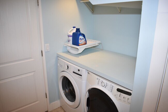 Building Photo - Waterfront Paradise - Fully Furnished Townhome - All Utilities Included