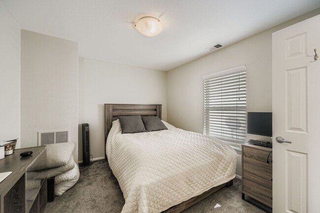 Building Photo - LOCATION, LOCATION! Featuring modern finishes and a peaceful outdoor retreat, this 2-bed 2.5-bath...