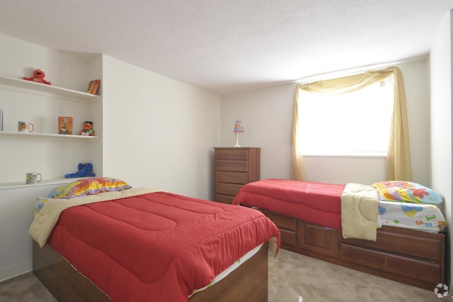 Bedroom - Riverview Court Apartment Homes