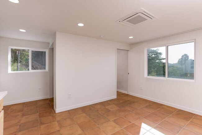 Building Photo - Charming Spanish Style Home in Silver Lake...