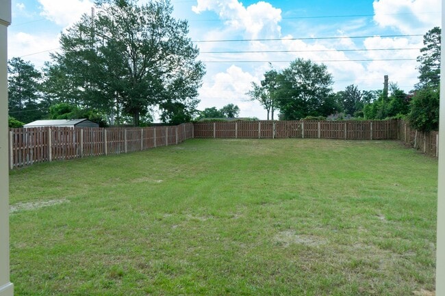 Building Photo - 2624 Leland Dr