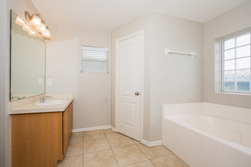 Building Photo - 6768 Highlands Creek Loop