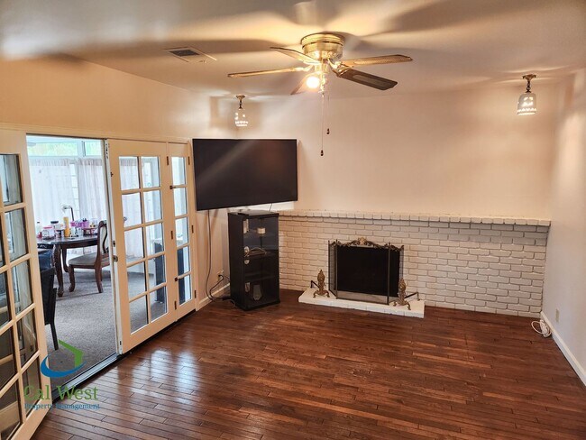 Building Photo - $4295 - Well Maintained 3 Bed / 2 Bath Home near Valley Christian HS w/ Pool