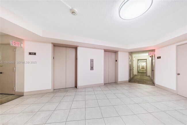 Building Photo - 1300 NE Miami Gardens Dr