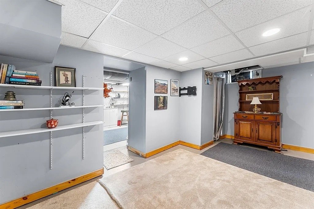 Building Photo - 187 Riverview St