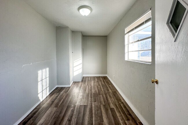 Building Photo - Beautiful 3 Bed 2 Bath in the Heart of OKC!