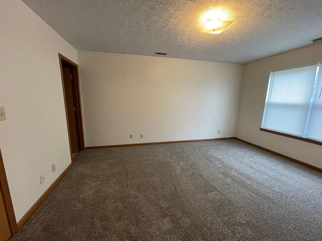 Building Photo - UPDATED 3 BR HOME IN PRIME WEST LAFAYETTE ...