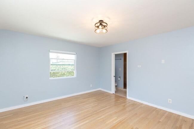Building Photo - 2 Bed, 2 Bath home in Ocean Beach