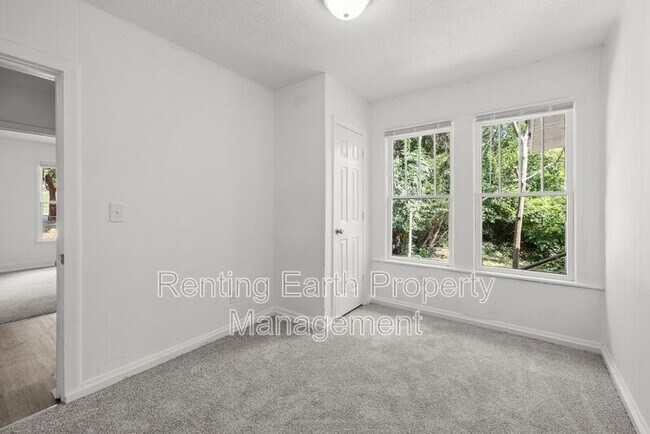 Building Photo - 514 81st St S