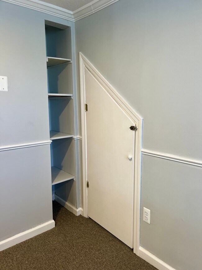 Building Photo - 204 S Main St