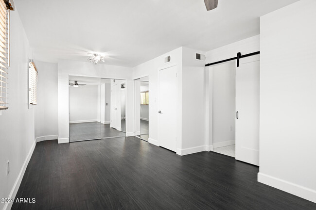 Building Photo - 6063 N Granite Reef Rd